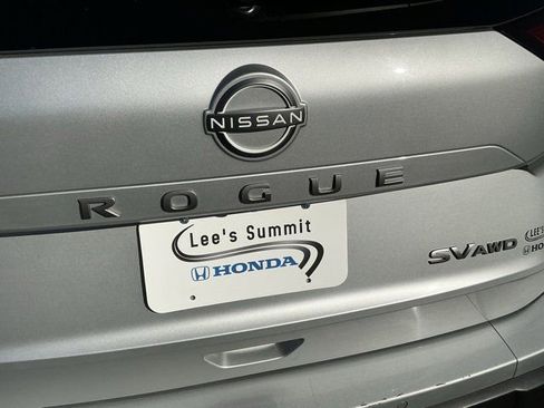 Used 2024 Nissan Rogue SV image 5