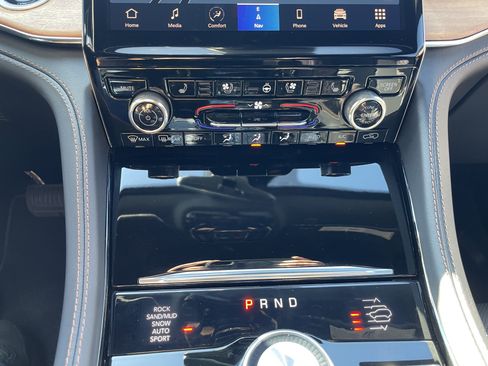 Used 2024 Jeep Grand Cherokee L Summit image 11