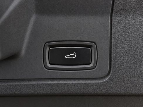 Used 2014 Porsche Panamera S RWD image 21