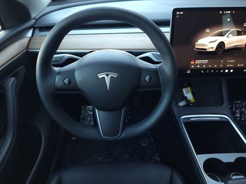 Used 2023 Tesla Model Y Long Range image 12