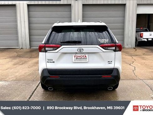 Used 2023 Toyota RAV4 XLE Premium image 4