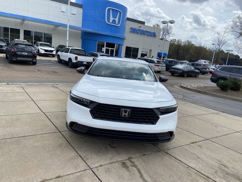 Used 2023 Honda Accord Sport image 3