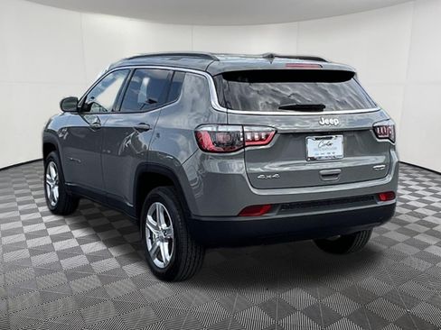 Used 2023 Jeep Compass Latitude AWD/4WD image 4