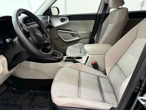 Used 2023 Kia Soul LX image 11