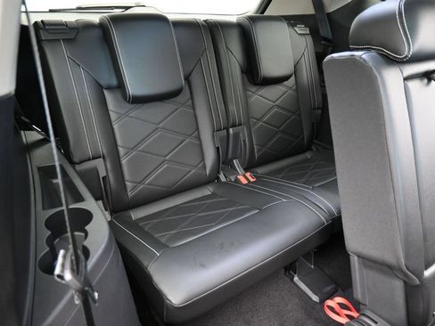 Used 2024 Volkswagen Atlas SE w/ Panoramic Sunroof Package FWD image 41