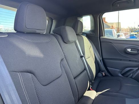 Used 2022 Jeep Renegade Altitude w/ Convenience Group AWD/4WD image 15