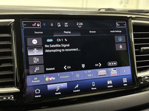 Used 2024 Chrysler Pacifica Touring-L FWD image 14