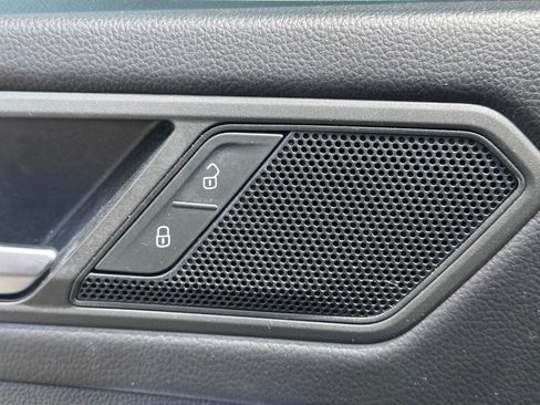 Used 2019 Volkswagen Tiguan S image 24