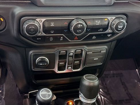Used 2023 Jeep Gladiator Sport AWD/4WD image 10