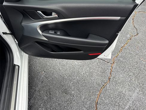 Used 2022 Genesis G70 2.0T image 14