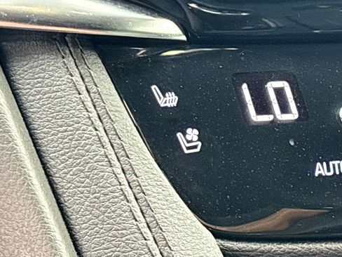 Used 2024 Cadillac XT6 Sport w/ Technology Package image 21