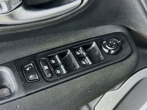 Used 2021 Jeep Renegade Latitude image 17