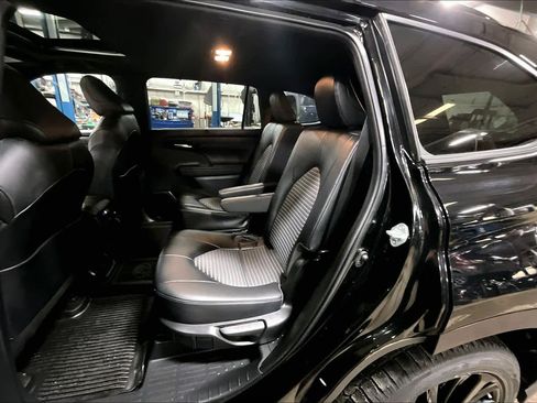 Used 2023 Toyota Highlander XSE image 20