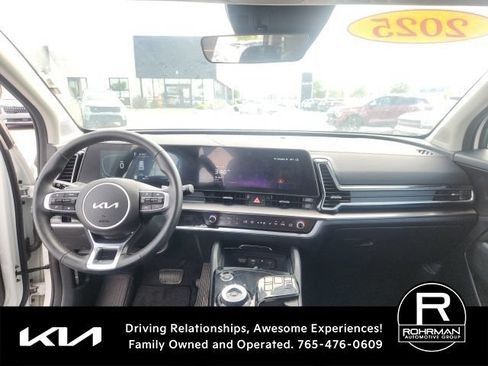 Used 2025 Kia Sportage EX AWD/4WD image 10