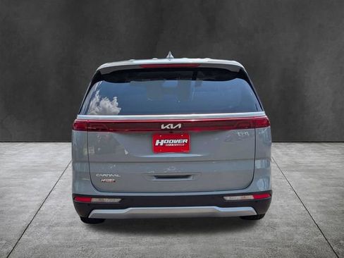 Used 2023 Kia Carnival EX FWD image 4