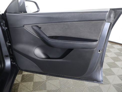 Used 2020 Tesla Model Y Long Range image 24