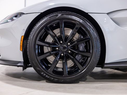 Used 2023 Aston Martin V8 Vantage Coupe RWD image 18