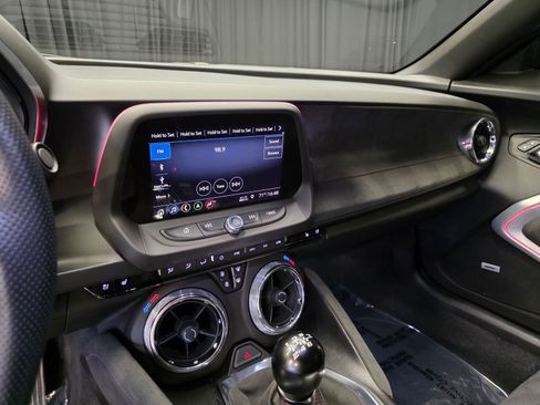 Used 2019 Chevrolet Camaro ZL1 RWD image 25