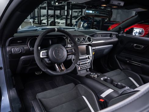 Used 2022 Ford Mustang Shelby GT500 w/ Carbon Fiber Track Pack image 37