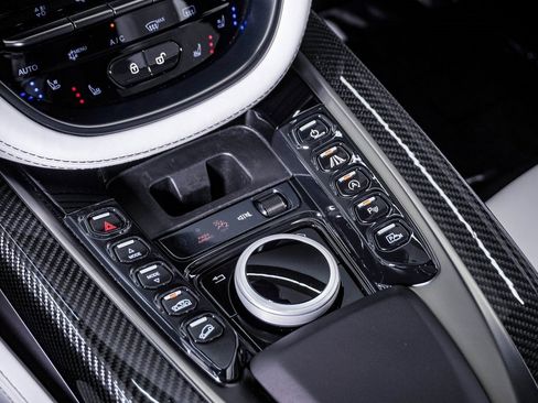 Used 2022 Aston Martin DBX image 30