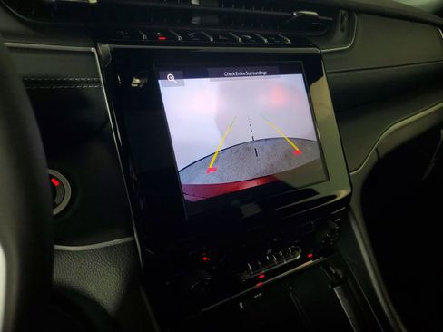 New 2025 Jeep Grand Cherokee L Altitude image 19