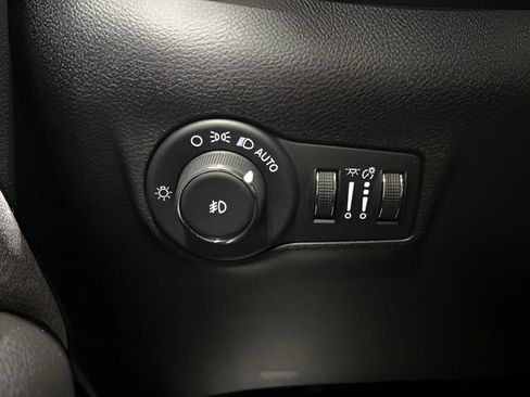 Used 2023 Jeep Compass Latitude AWD/4WD image 22