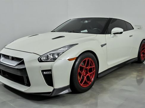 Used 2019 Nissan GT-R Premium AWD/4WD image 6