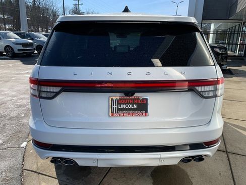 Certified 2025 Lincoln Aviator AWD w/ Jet Appearance Package image 4