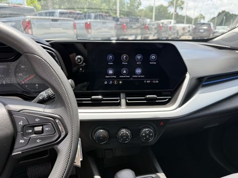 Used 2025 Chevrolet Trax LS FWD image 19