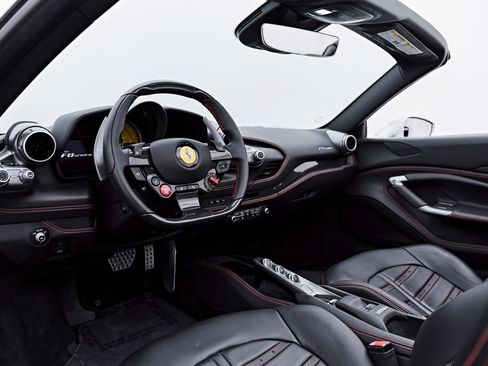 Used 2022 Ferrari F8 Tributo RWD image 2