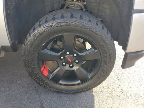 Used 2018 Chevrolet Silverado 1500 LTZ Z71 w/ Redline Edition image 7