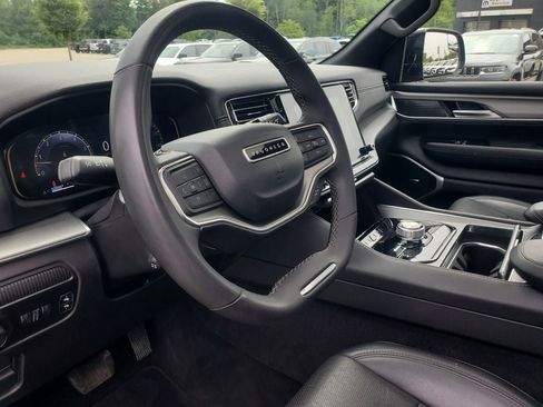 Used 2024 Jeep Wagoneer Series II AWD/4WD image 12
