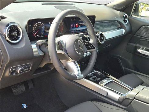 New 2026 Mercedes-Benz GLB 250 image 3
