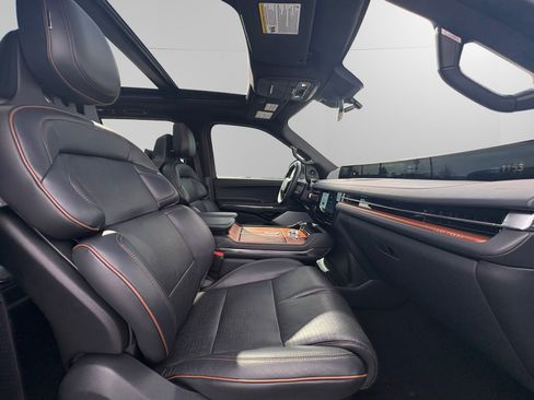 Certified 2025 Lincoln Navigator Black Label image 15