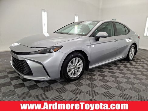 Used 2025 Toyota Camry LE w/ Convenience Package FWD image 1
