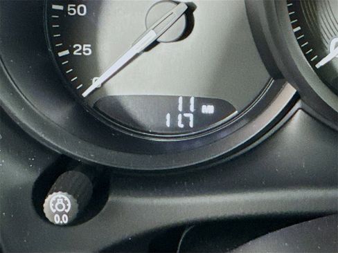 Certified 2025 Porsche Macan image 13