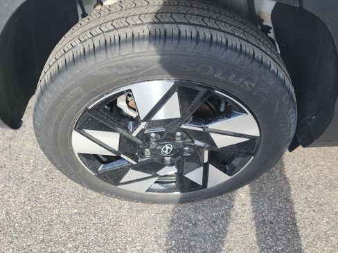 Used 2025 Hyundai Kona SEL image 3