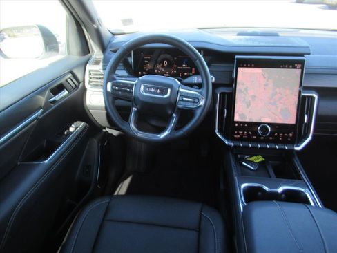 Used 2025 GMC Acadia Elevation image 12