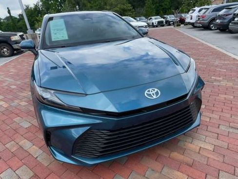 Used 2025 Toyota Camry LE FWD image 4