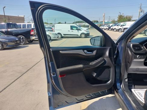 Used 2020 Ford Escape SE image 22
