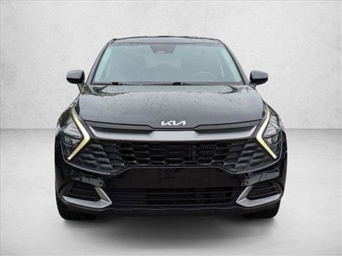 Used 2023 Kia Sportage LX image 2