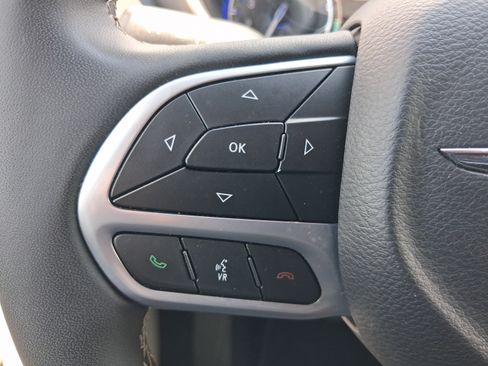 Used 2024 Chrysler Pacifica Touring-L FWD image 22