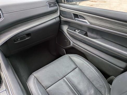 Used 2024 Jeep Wagoneer Series II w/ Flexible Seating Group RWD image 12