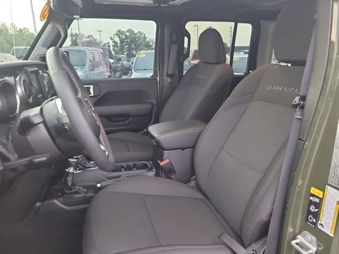 Used 2023 Jeep Wrangler Unlimited Sahara w/ LED Lighting Group AWD/4WD image 21
