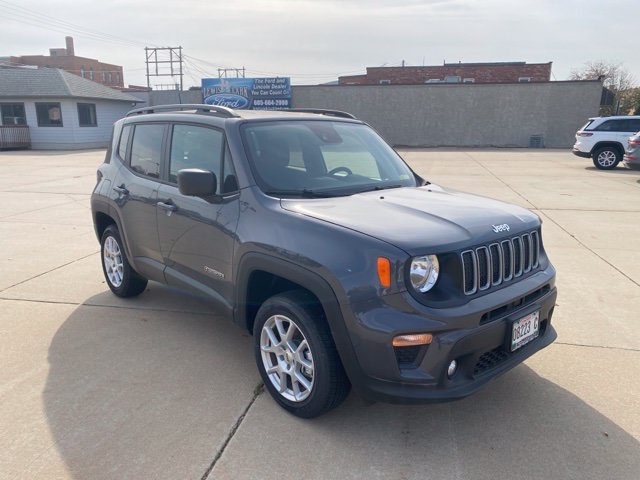 Used 2022 Jeep Renegade Latitude AWD/4WD image 4