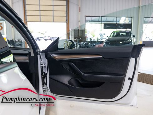 Used 2023 Tesla Model 3 Standard Range image 14