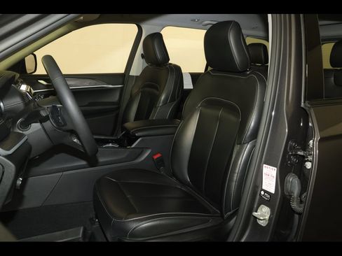 Used 2023 Jeep Grand Cherokee Limited w/ Black Appearance Package AWD/4WD image 25