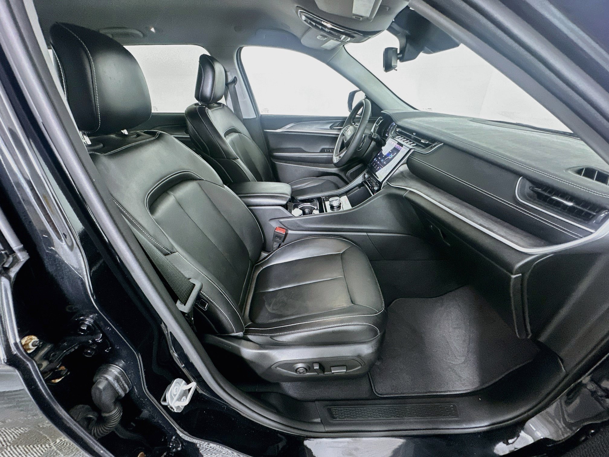 Used 2023 Jeep Grand Cherokee Limited RWD image 33