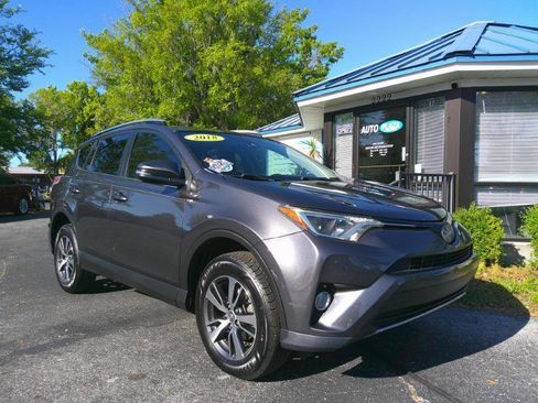 Used 2018 Toyota RAV4 XLE image 4