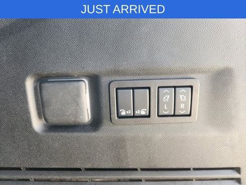 Used 2025 GMC Yukon XL Denali image 36